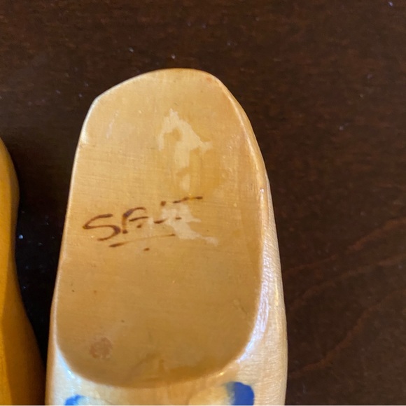 Dutch Wooden Shoe / Clog Salt & Pepper Shakers - Picture 4 of 6